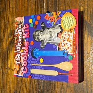Scholastic Books The Ultimate Cookie Kit for Kid Bakers New